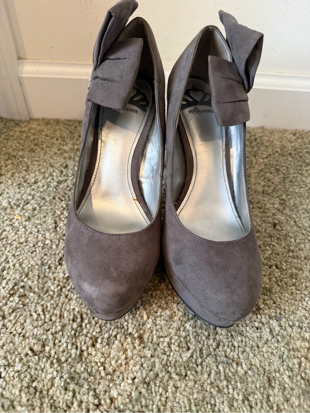 Gray Fergalicious Bow Suede Women's Pumps